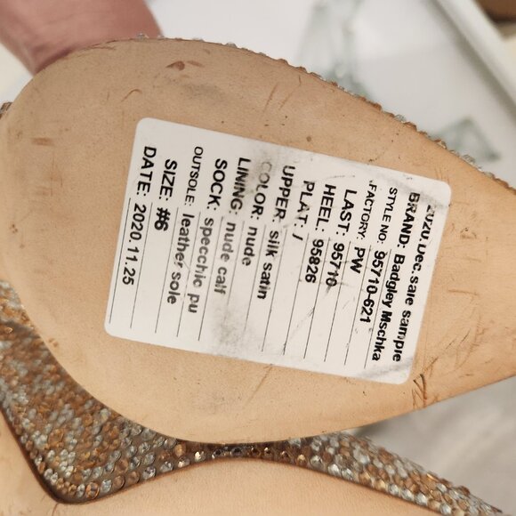 Badgley Mischka Embellished Heels. NWT. Size 6 - Picture 9 of 9